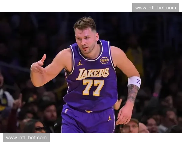 巅峰对决，传奇诞生：重温03马刺与湖人的史诗级碰撞